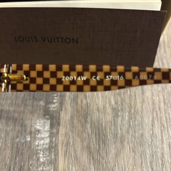 Louis Vuitton Sunglasses - Picture 5 of 5